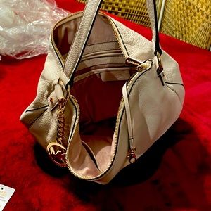 Michael Kors large Genuine Leather Handbag. Brand New, Never been used.